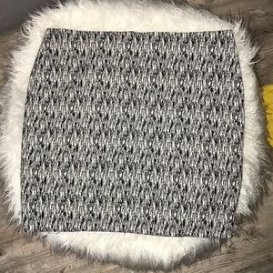 NWT Forever 21 contemporary black and white skirt